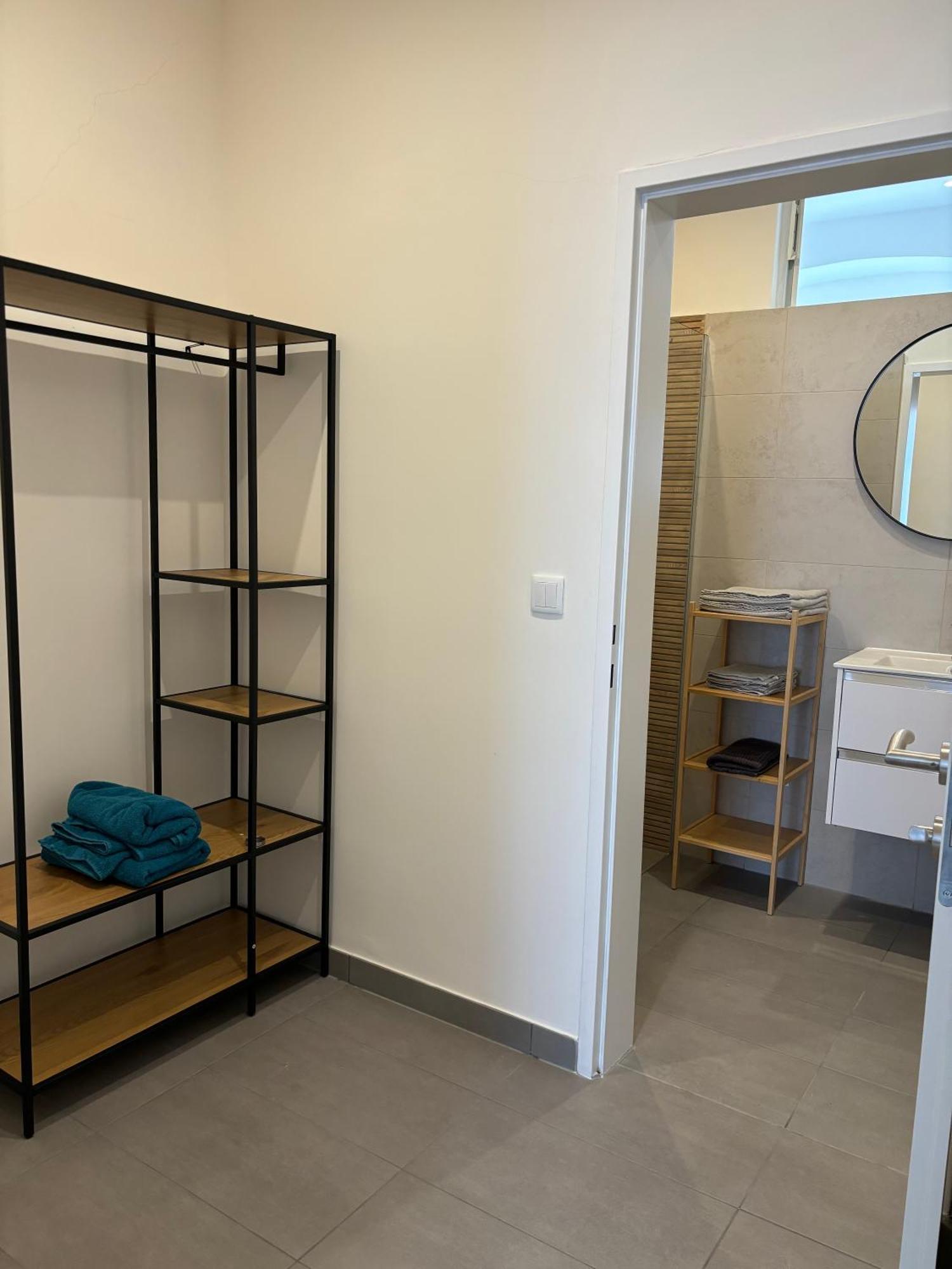 Traumhafte Wohnung Fuer 3, Grosszuegig, Walk In Dusche Vienna Exterior photo