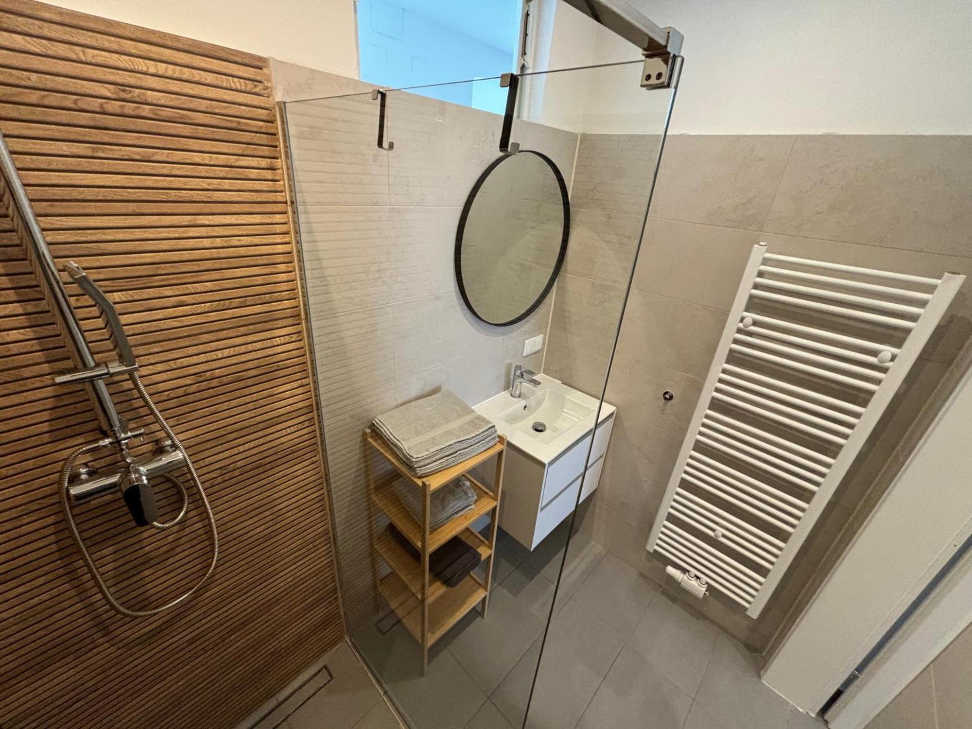Traumhafte Wohnung Fuer 3, Grosszuegig, Walk In Dusche Vienna Exterior photo